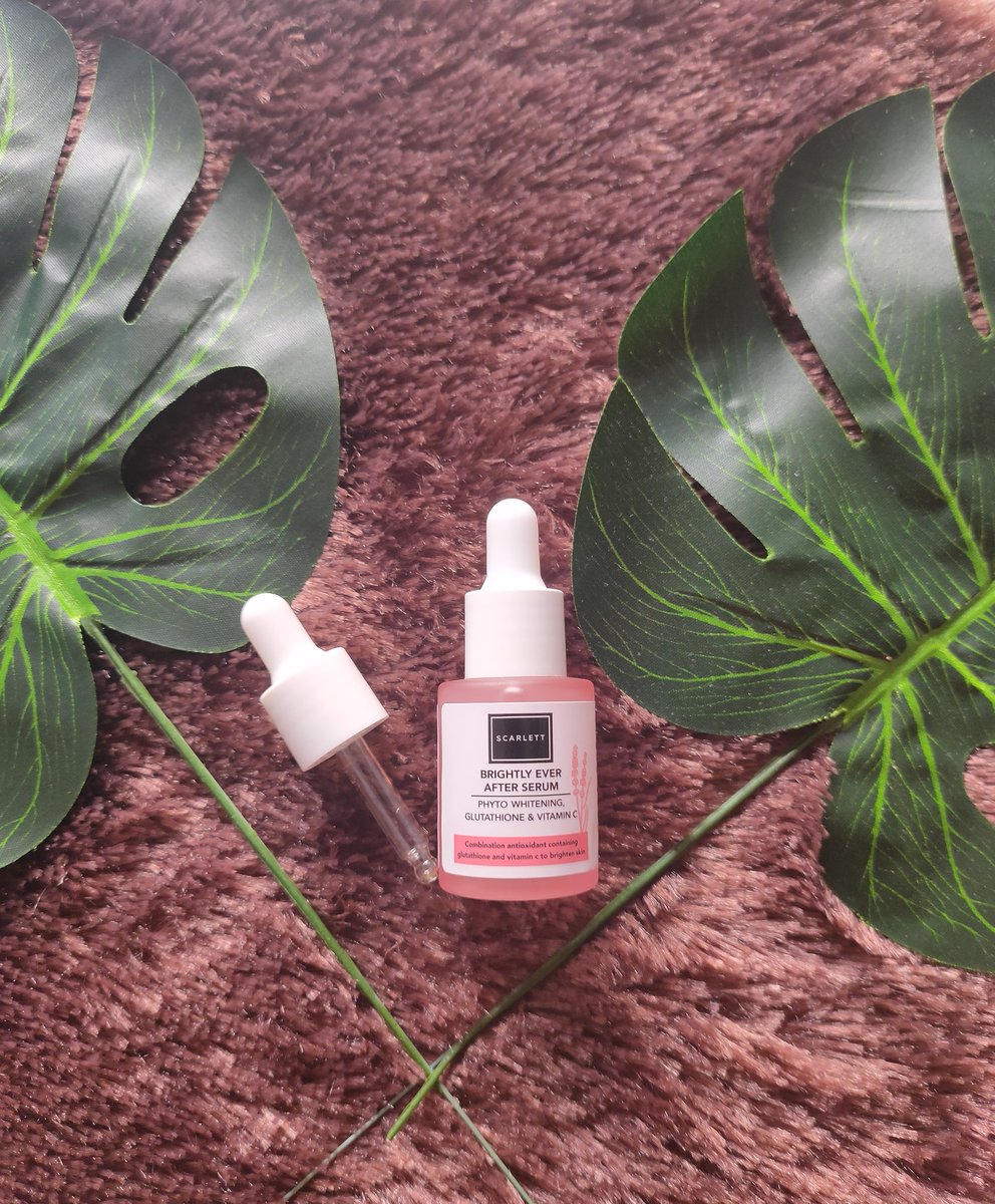 2. BRIGHTLY EVER AFTER SERUMSerum yang satu ini memiliki kandungan Phyto Whitening, Niacinamide, Glutathione dan Vitamin C. Selain mencerahkan wajah, serum ini juga berguna untuk menyamarkan noda hitam atau flek bekas jerawat.