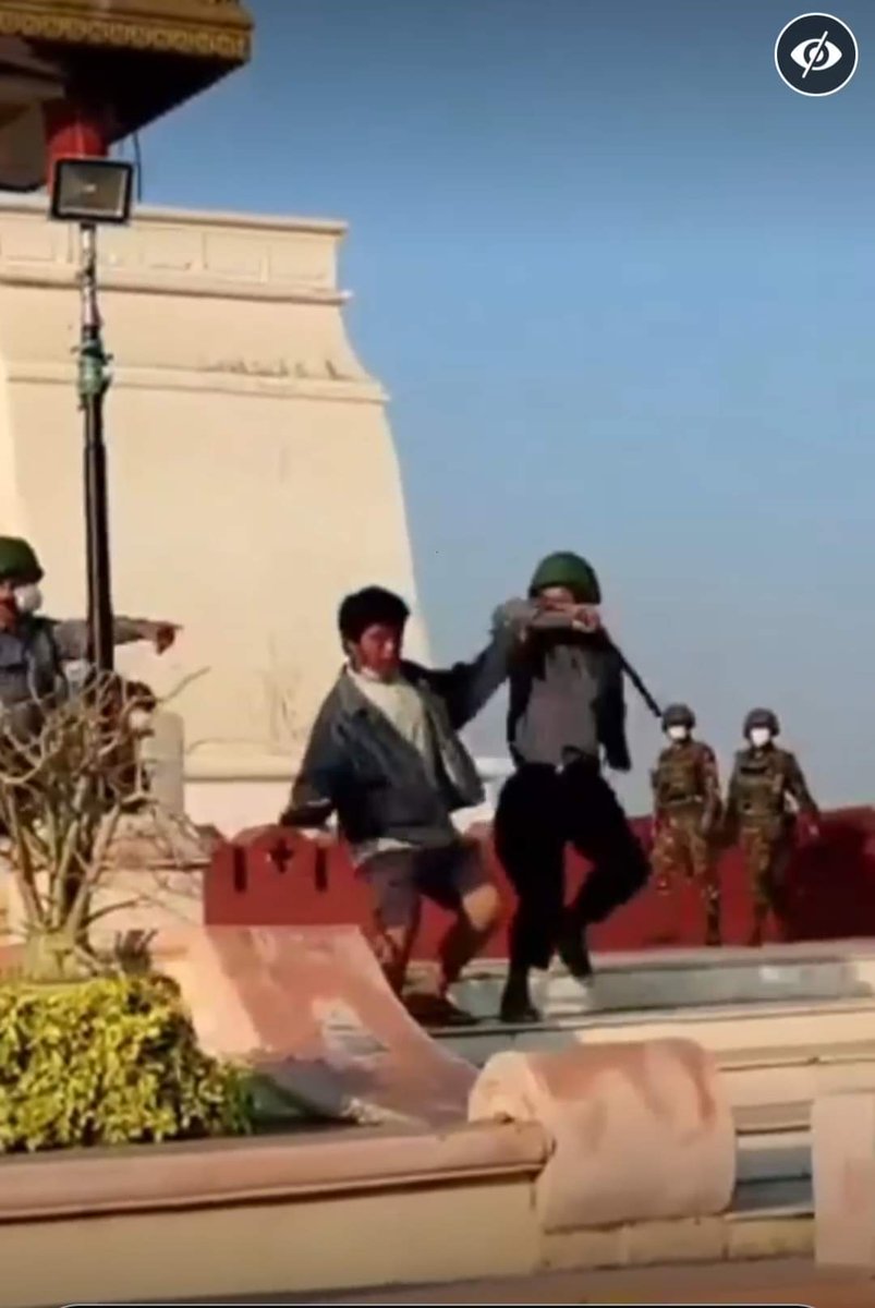 ThinHsuK's tweet photo. A young boy with intellectual disability who has the National Disability ID card got badly beaten up by a group of police whilst peacefully protesting in Mandalay
#WhatishappeninginMyanmar
#HearTheVoiceOfMyanmar
#SaveOurNextGeneration https://t.co/xiaDtMQhD4