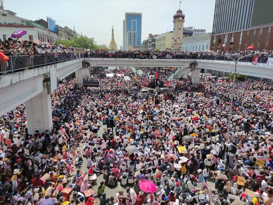 MaPhyuPZS's tweet photo. Really bravely and peacefully protestation in Yangon today
#CivilDisobedienceMovementMyanmar
#WhatsHappeninglnMyanmar
#Feb17Coup
#TodayYangon https://t.co/G6oI4V67gS