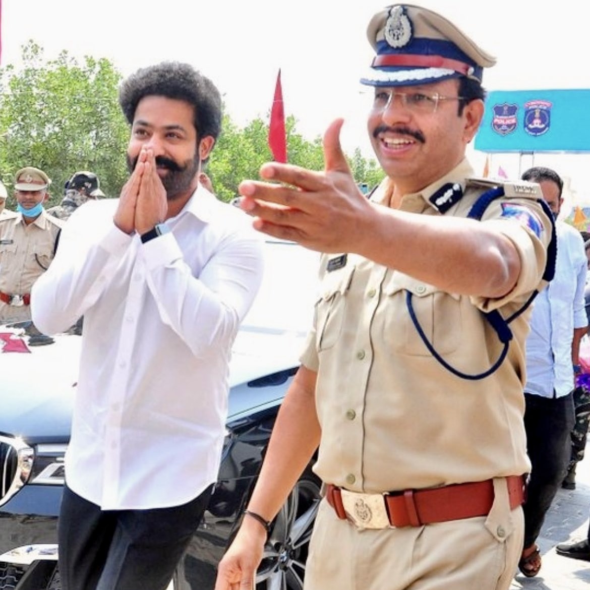 .@tarak9999 With #VCSajjanar ❤️

Dream Pic 😍 Disha Case appudu E two Names Halchal Chesai Daya And Sajjanar 🔥 

#KomaramBheemNTR