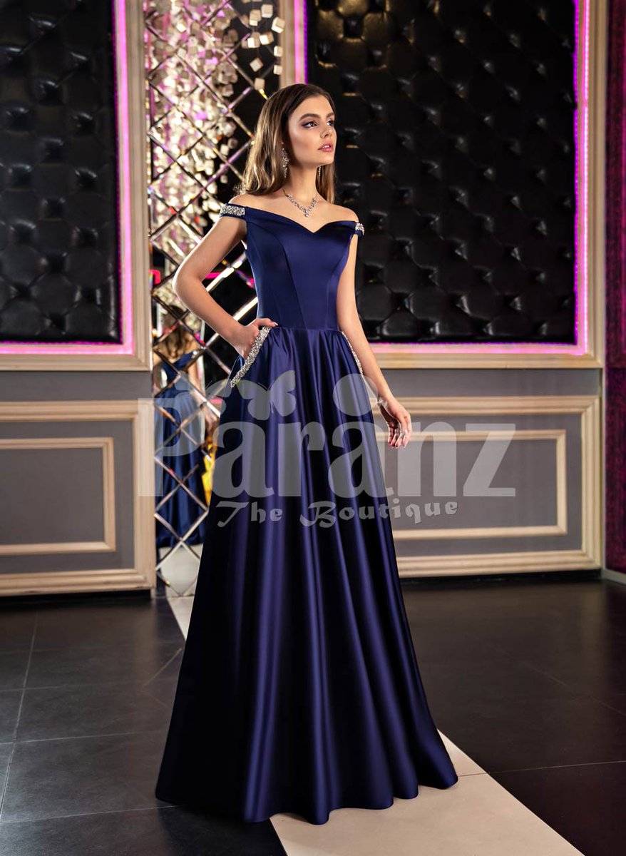 Theparanz's tweet photo. WOMEN’S ELEGANT NAVY BLUE SMOOTH SATIN EVENING GOWN WITH OFF-SHOULDER BODICE

Make your party look more appealing with @Theparanz  Women’s elegant navy blue smooth satin evening gown with off-shoulder bodice!

Get it here --- https://t.co/AdD4flj6Gr

#womenseveningdress 

#womens https://t.co/ecdLZZe9OX