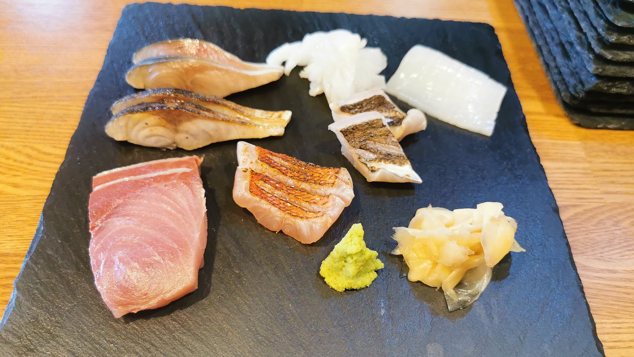 ツヨセン 酒パワー 横浜 初めて大口駅降りた オープンしたてですでに人気店 刺身がこんなに美味いとは 仕込みが完璧なんだろうね 多分何食べても美味いんだろな 料理はほぼ 300 16時オープンで17時には満員かな