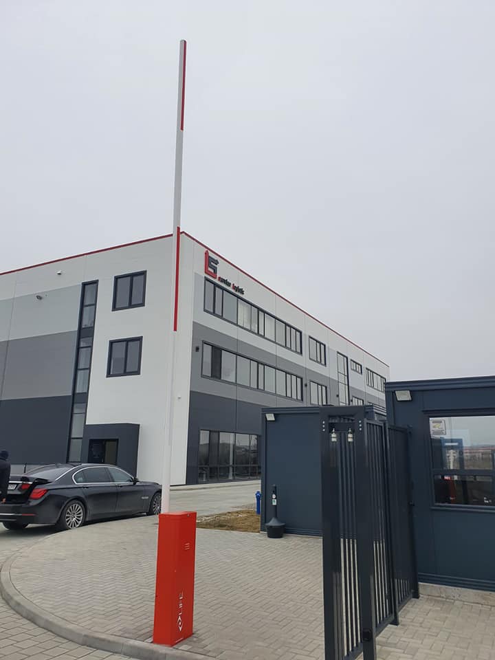 Life_Home_Int's tweet photo. We have a wide range of industrial gate systems: sectional doors openers, boom barriers and sliding gates. 

Check out this double gate installation of our trustworthy representative in Bulgaria. 🇧🇬

#IndustrialGates #AutomaticGates #PerimeterProtection https://t.co/a48OvxcMXS