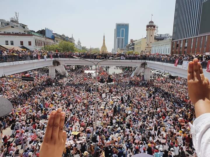 YoonLay50026610's tweet photo. Phenomenal turnout at the anti-coup pro-democracy protests in Yangon. These Irrawaddy pics from the crowds downtown really show the enormous opposition to Tatmadaw rule. 
#WhatsHappeningInMyanmar 
#Feb17Coup 
MYANMAR NEED DEMOCRACY https://t.co/6r9zmRGPdN