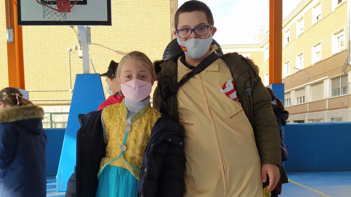 mcorredentora's tweet photo. 😃 #FelizMiércoles ¿Qué tal si empezamos el día con una sonrisa y recordamos algunas imágenes de nuestro Carnaval? https://t.co/jEr7cGeNZa