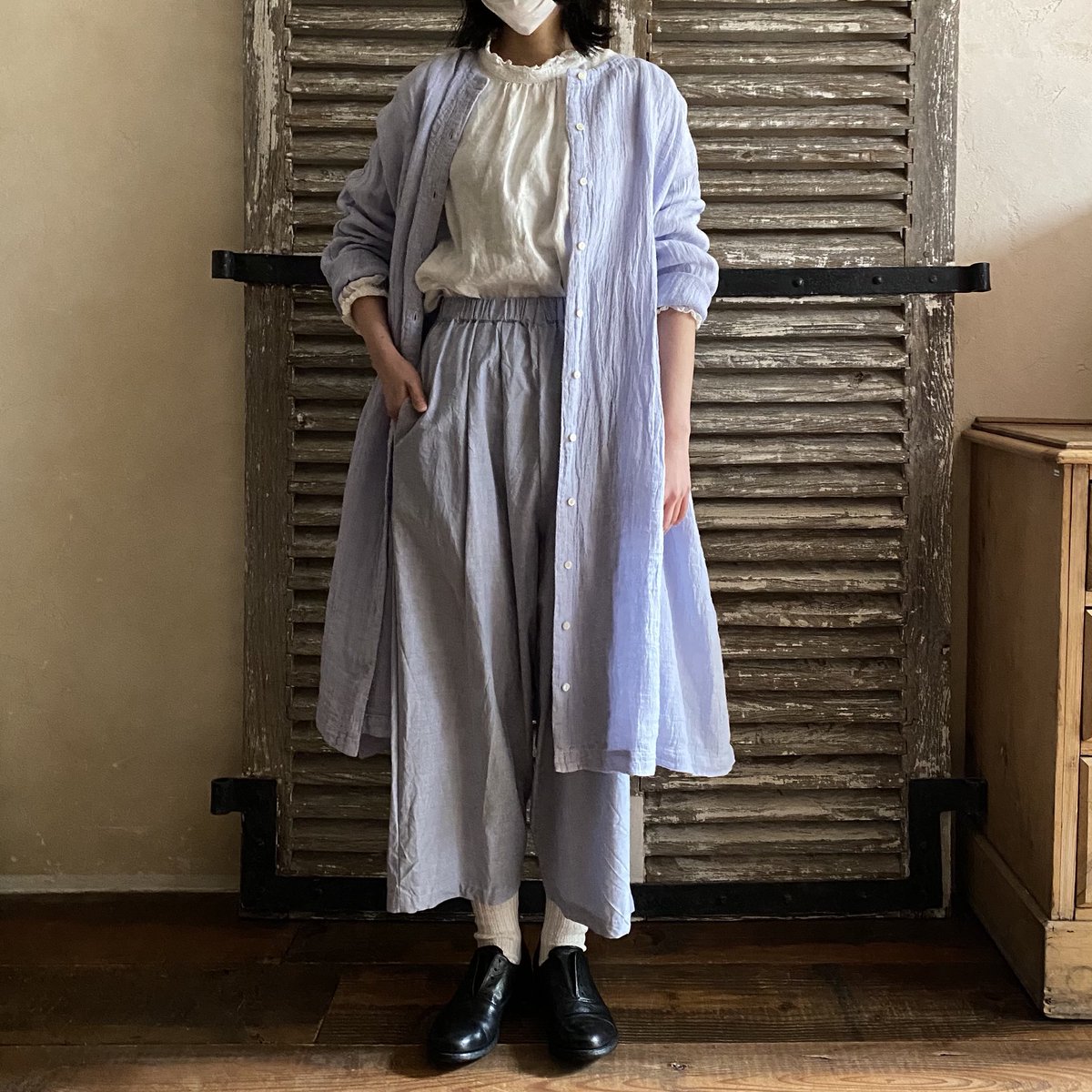 Nest Robe 新宿店 先ほどのブラウスと同素材です 身頃にタックを入れたゆったりとしたシルエットで レイヤードスタイルを楽しめるように着丈はやや短め どちらを前後にしても着用できます リネンパナマ ボートネックワンピース L Blue L