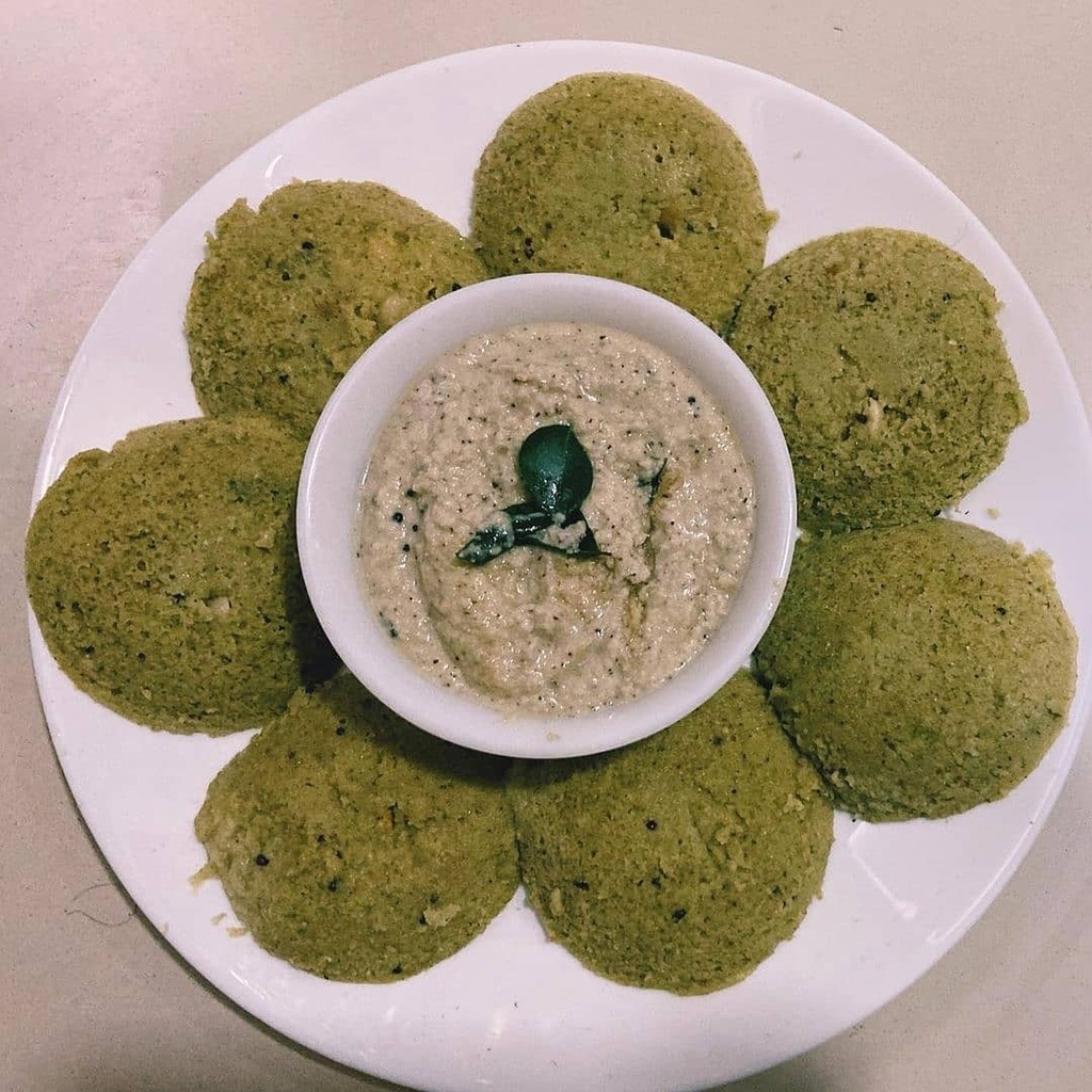 PrachiAmbolkar's tweet photo. #Repost Of@choco_dreamz9 #Matar (Green peas)-Oats Idli #VeryHealthy #CoconutChutney 🥜#HealthyBreakfast #Chef Pallavi 👩🍳 https://t.co/boE5LjQIGw