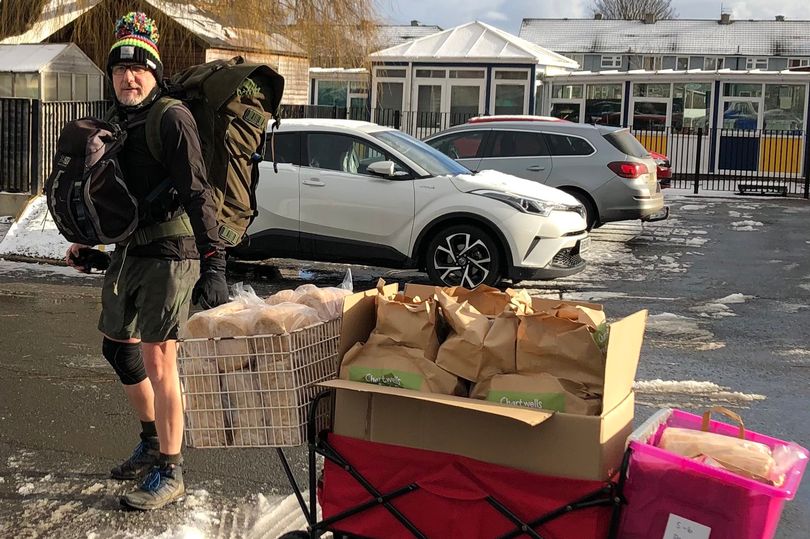 Today we celebrate a true Grimsby Hero! Zane Powles an assistant headteacher at Western Primary School has been walking over five miles daily in all weathers to deliver school dinners.  #grimsby #hero #community #pride #people #praise #schooldinner #hero

 grimsbytelegraph.co.uk/news/grimsby-n…
