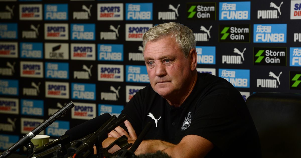 Even the thought of someone comparing SB and Rafa is a joke.They way SB acts in his press conferences, on the media calling our fans "keyboard warriors" and being sent "death threats" is shocking. As a professional manager, surely you would ignore it etc and focus on the club(11)