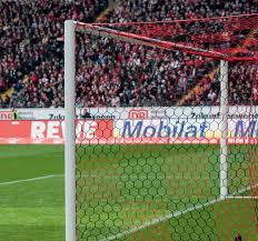  Let's talk about nets baaaaby! Always had an obsession for wild nets. I don't think I'm alone in this? For instance the South American ones that go on for days. The ones with hexagonal holes. The ones with patterns on. Would 'love' to see more examples!