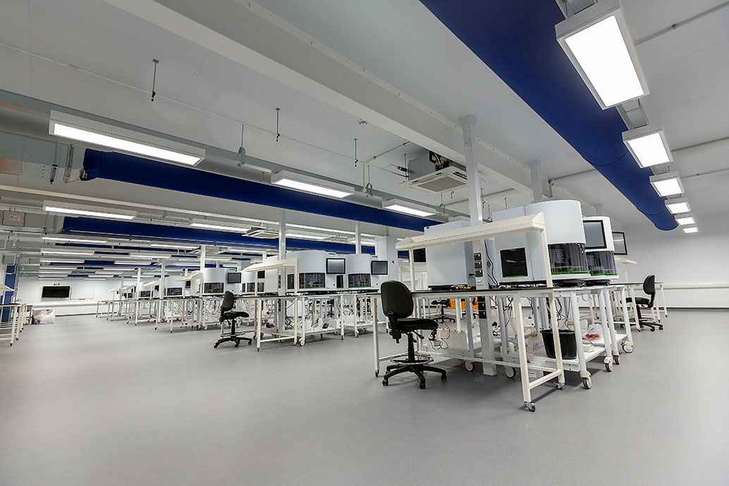 The Lighthouse Lab - this project saw an empty warehouse converted to laboratories for the University Hospitals Plymouth NHS Trust from conception to completion,  in only 12 weeks.  Full case study: ow.ly/pXDe50DCjNw  #MadeinBritain #UKmfg #GBmfg #lighting #NHS
