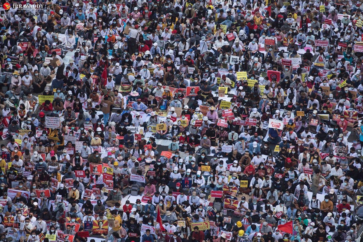 VanThawngThang's tweet photo. One day, we will show these photos to the new generation and tell them, “Those pictures were taken just before the end of Military Dictatorship!”

February 17, 2021

#RejectMilitaryCoup
#Abolish2008Constitution
#BuildFederalDemocraticUnion

Photo crd ~ The Irrawaddy https://t.co/XThcvH0n1m