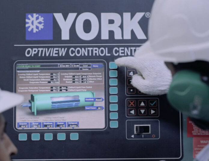 ARWorldMagazine's tweet photo. YORK’s Smart Connected Chillers improves energy-efficiency. https://t.co/hsIehduXCf #york #alsalemjohnsoncontrols #chiller #chillers #hvac #hvacr #hvacsystem #hvacsystems #hvacrsystem #hvacrsystems #smartconnected #cloudservices #cloudservice #digitaltransformation https://t.co/0C7u9qIW8d