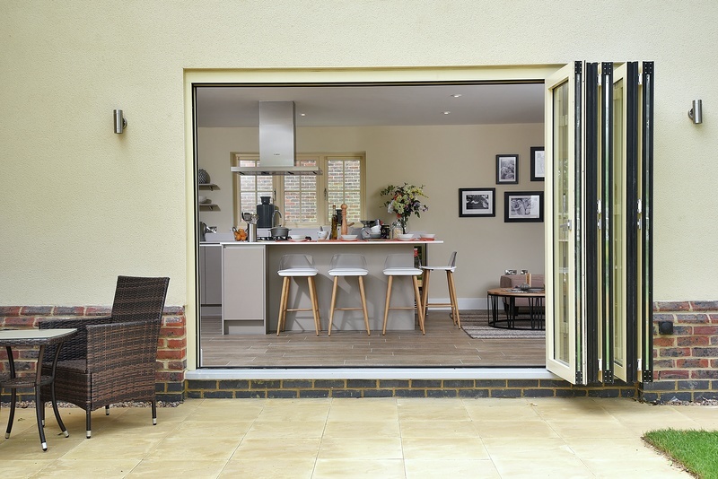 MulberryHomesUK's tweet photo. Celebrating the Bradgate Housetype 🏡🏡

✔️Five Bedroom Detached Home
✔️Open plan kitchen/family room
✔️Separate living room
✔️Separate dining room
✔️Utility room with access to the garden
✔️Study ideal for working from home
✔️Master bedroom with ensuite
✔️Turfed rear garden https://t.co/mr3Qri56zA