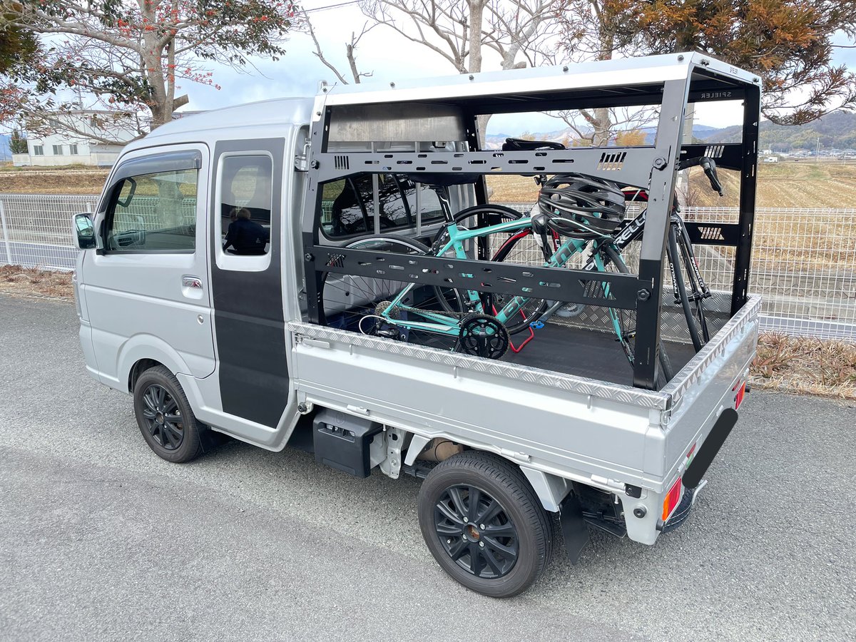 Spieler こんにちは サイクリングに行く際に 家からは自転車を運びたい そんなときにも便利です 荷台に自転車を乗せてバーに固定すれば安全に運べます この寒さが過ぎて暖かくなってくるころ 軽トラで運んでサイクリングするのはいかがでしょうか