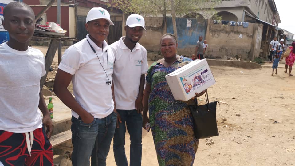 oadevfoundation's tweet photo. No better place for OADF to express our love, other than to go out to various communities in Alimosho Local govt Area for the distribution of raw food material, putting smiles and building people's confidence is a core aspect of us. Why not join hands with us to reach out to the https://t.co/Ka2aere8Tb