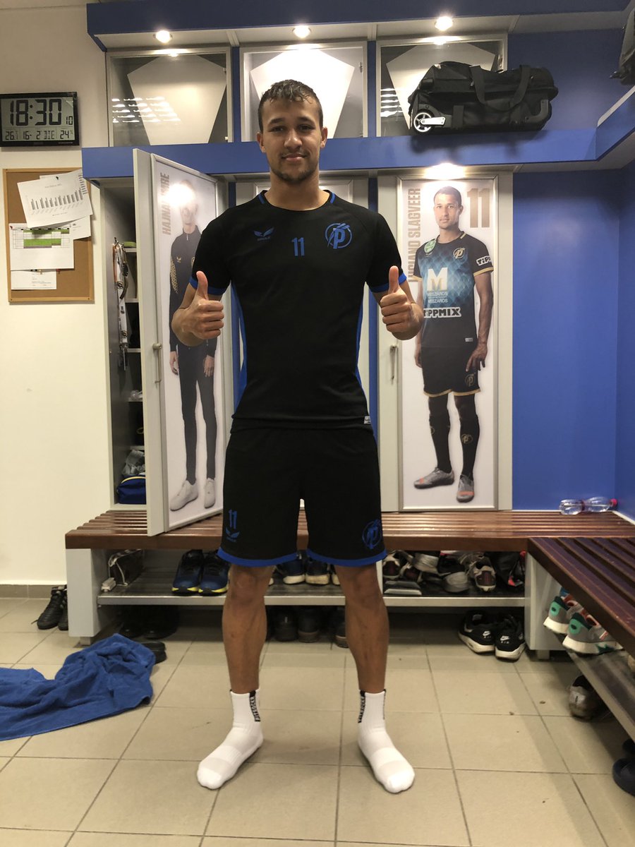 FSockr's tweet image. 𝗟𝘂𝗰𝗶𝗮𝗻𝗼 𝗦𝗹𝗮𝗴𝘃𝗲𝗲𝗿 𝘅 𝗙𝗶𝘁𝗦𝗼𝗰𝗸𝗿 😎
Onze gripsokken ook in Hongarije! 🇭🇺 

- 𝕀𝕞𝕡𝕣𝕠𝕧𝕖 𝕪𝕠𝕦𝕣 𝕥𝕒𝕝𝕖𝕟𝕥 -
#TEAMFITSOCKR