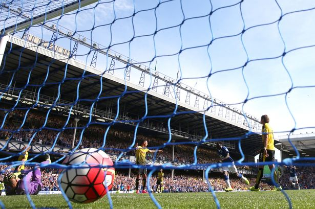  Woah, woah, woah. I'm venturing further and further down this rabbit hole you know. I'm reading here that  @Everton showcased the first 'knitted' nets at Goodison.Full story  https://www.liverpoolecho.co.uk/whats-on/whats-on-news/everton-fc-showcase-first-knitted-9860234Credit:  @LivEchonews