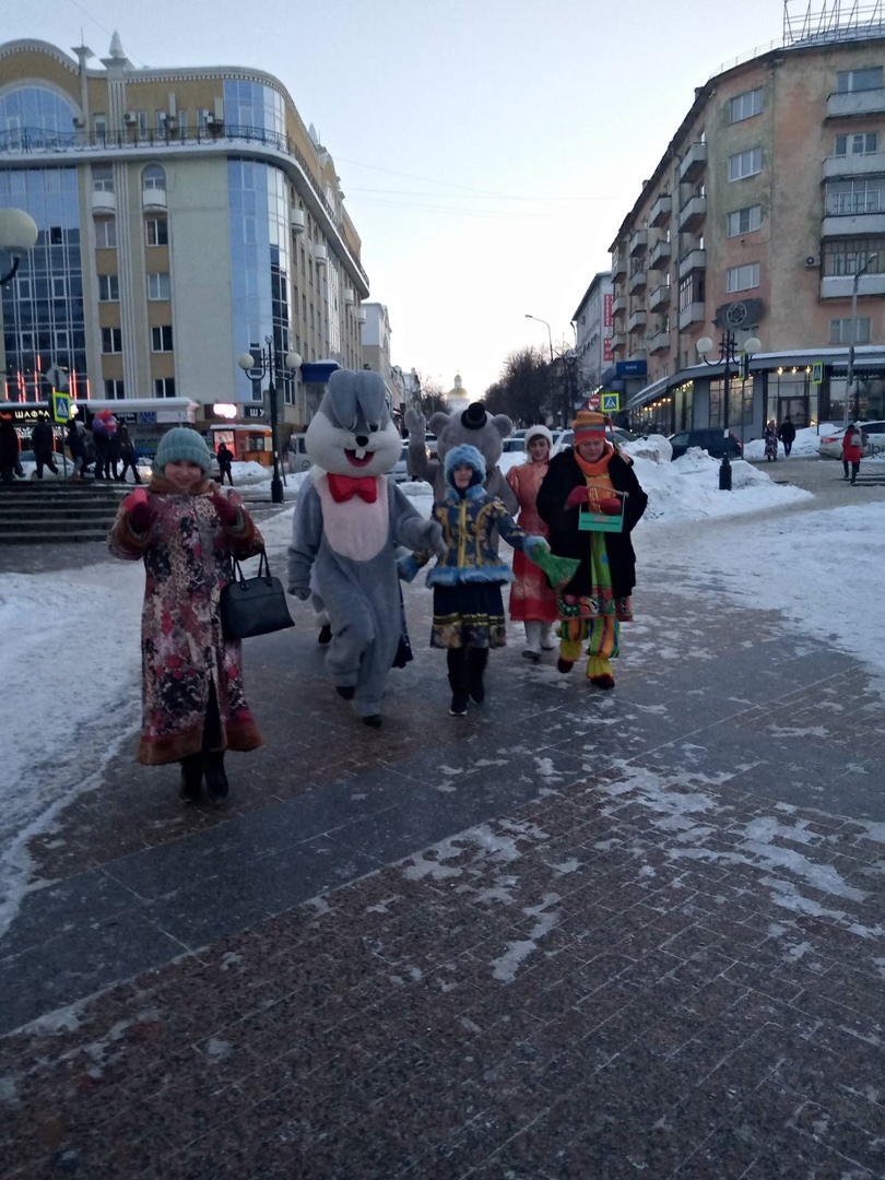 В день всех влюблённых сотрудники парка Белинского поздравили горожан с праздником и подарили всем «валентинки» с пожеланиями.
#ПаркБелинского
#Праздник