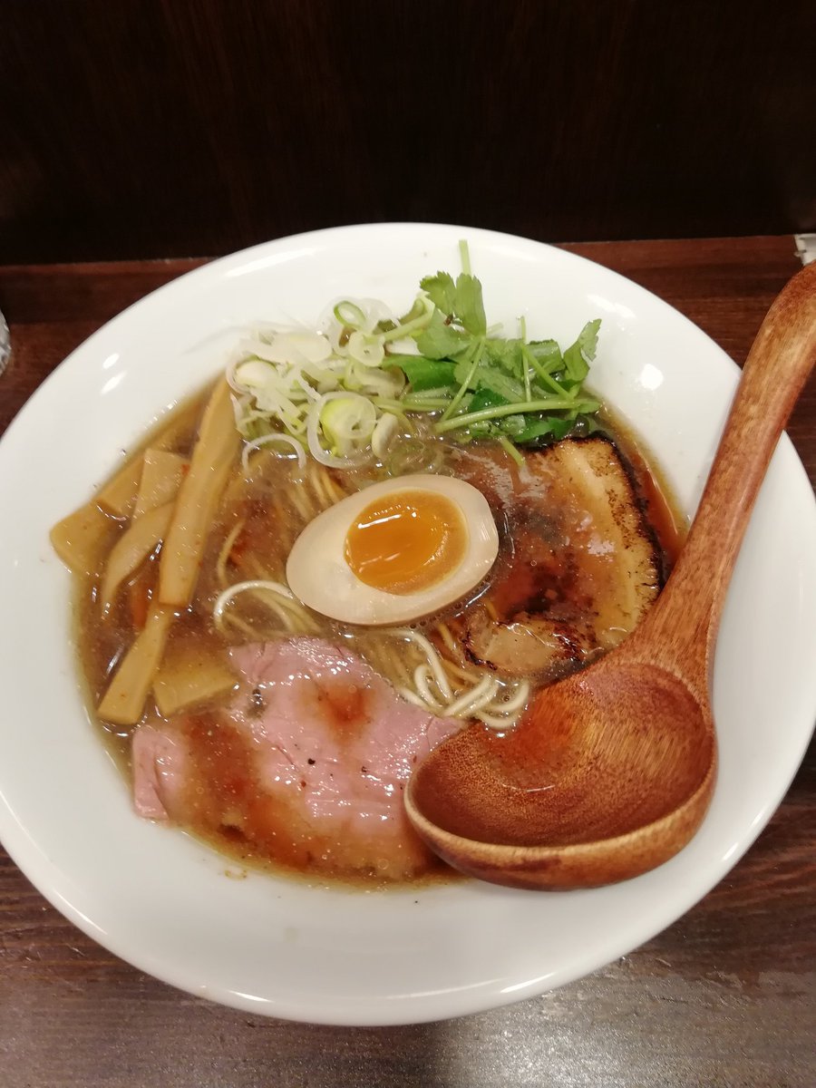 ふどうサン 日本橋三越前の 天馬 にて あごだしラーメンをいただきました ひとくち目に あごだし がガツンときました カウンターだけのお店となります 日本橋ラーメン あごだし 天馬 ふどうサン 日本橋三越前の 天馬 にて あごだしラーメンをいただきました ひとくち目に あごだし がガツンときました カウンターだけのお店となります 日本橋ラーメン あごだし 天馬