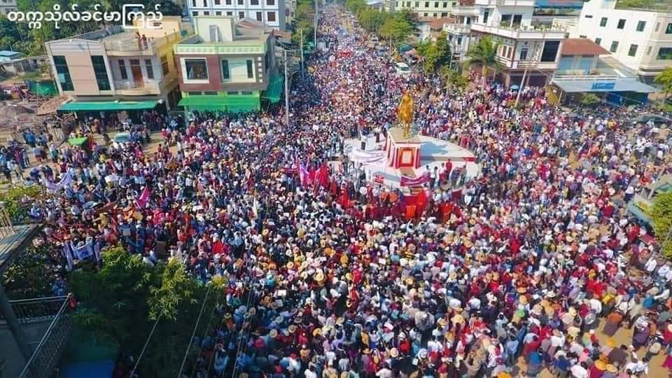WeiYanAung1's tweet photo. WE WANT DEMOCRACY.
#SaveMyamar 
#RejectMyanmarMilitaryCoup 
#WeNeedDemocraycy https://t.co/GZyvXvCZ1Z