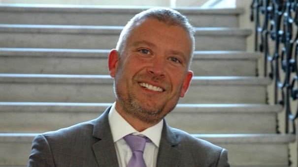 👏#Félicitations au Pr O. Guérin, #gériatre et chef du pôle réhabilitation-autonomie-vieillissement du #CHUdeNice, pour sa nomination en tant que membre du comité de scientifiques constitué au titre de l'état d'#urgencesanitaire déclaré pour faire face à l'épidémie de #COVID19.