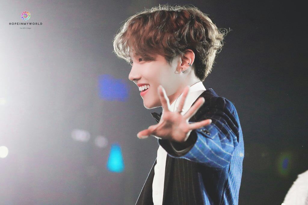 uarmyho_ope's tweet photo. 厚比吖～生日快乐呀！宝贝要一直健健康康快快乐乐！💜💜💜 #JhopeDay  #JHOPE https://t.co/LksUBKhtjU