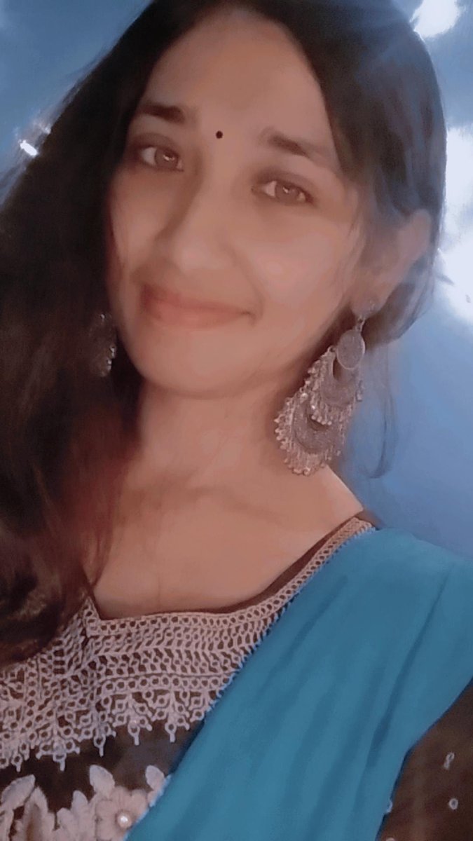 kankana_bhowmik's tweet image. 💙
#sarswatipujaspecial #speciallook #instagrameffect #twitter #kankan_me #kankana_bhowmik #sarswatipuja #pujaspecial #PictureOfTheDay