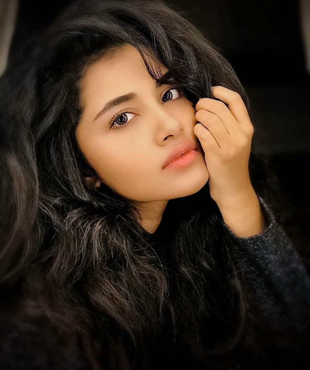 Cr7___Aadhf's tweet photo. Rt :- @IamKrithiShetty 
Like :- @anupamahere 

Just a time pass 🙂
#KrithiShetty 
#AnupamaParameswaran https://t.co/EwdKmpv1fH