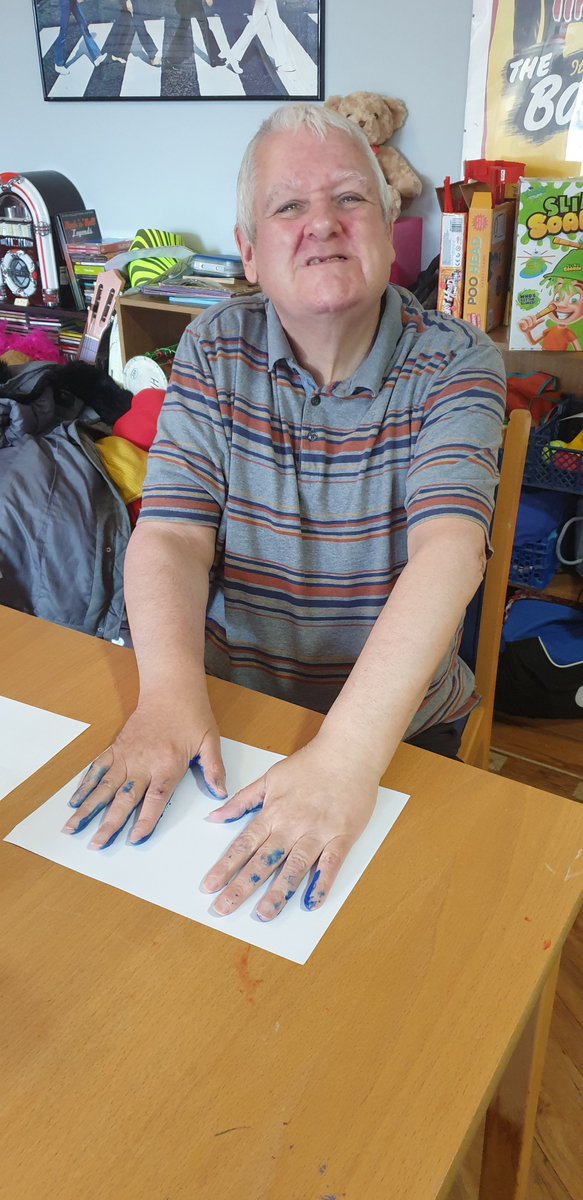 IsaacRobinsonCt's tweet photo. We have had fun getting messy this afternoon creating our handy artwork! β π€ #helpinghandsproject #wemadethishull #hicaactivities https://t.co/qaudQhAHwh
