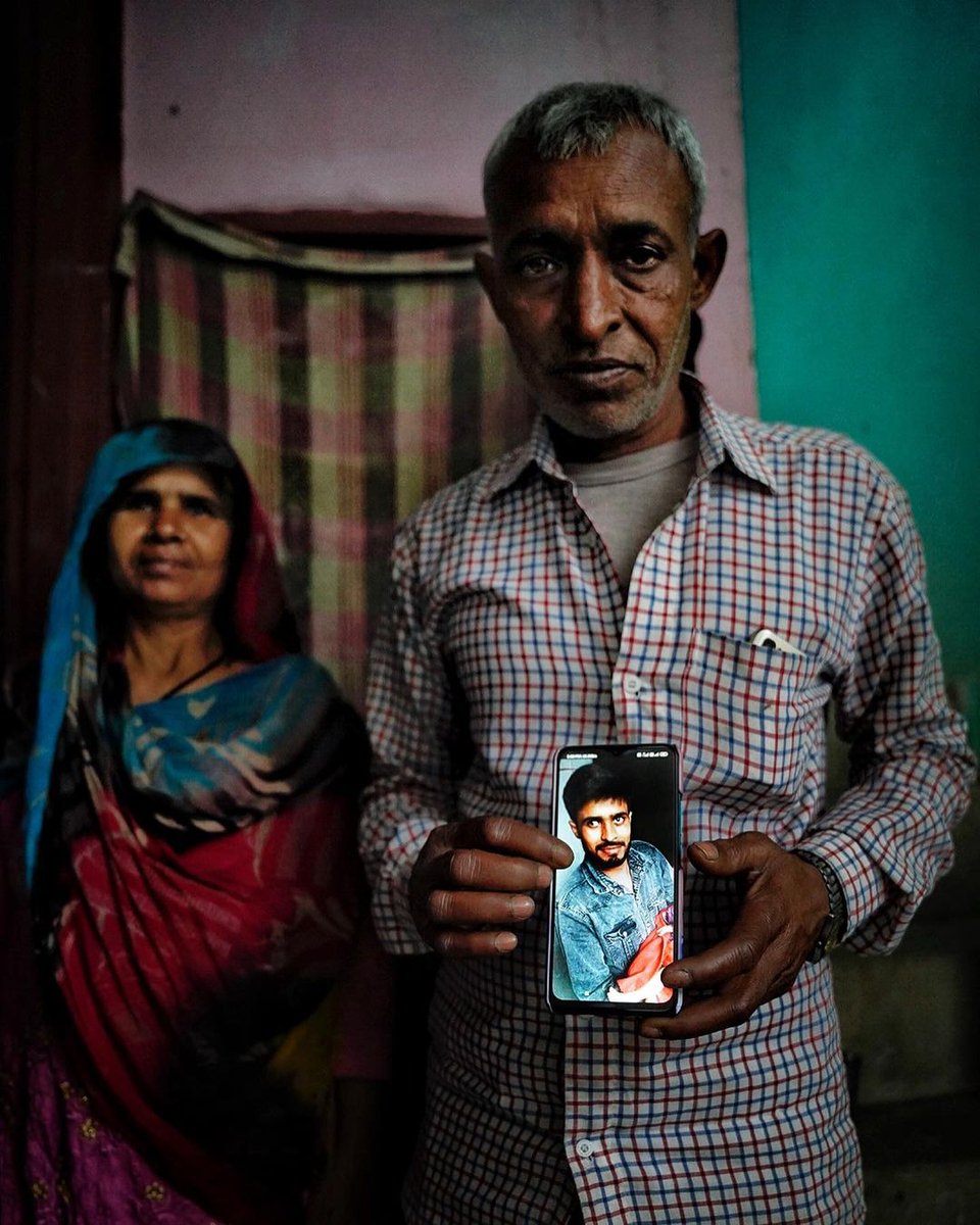  #ShivKumar’s parents hold a picture of him on their phone while his read a very tiny article printed on Nodeep in the local newspaper.Today is Shiv’s birthday while he completed one month in jail yesterday, on 16th February.Report by Vibhu Grover, A Thread. #freeshivnodeep