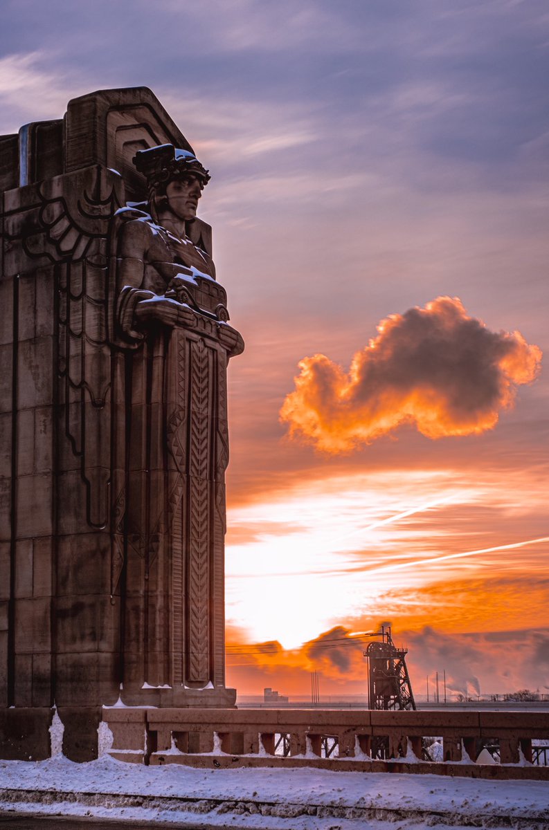 GabeWasylko's tweet photo. The Guardians at Sunrise https://t.co/x0YngOsL5E