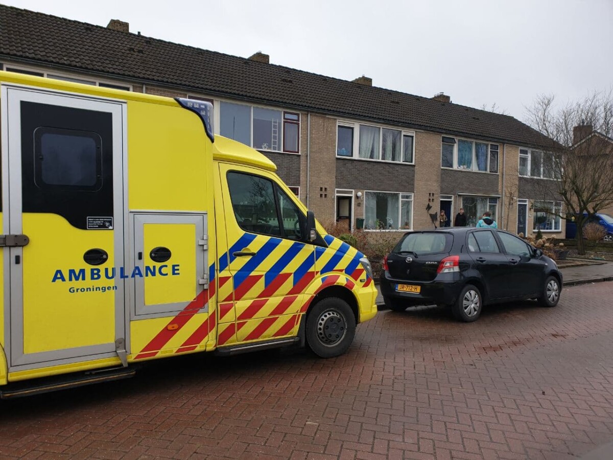 Jongen vast met vinger tussen deur; brandweer schiet te hulp - #Friesland -..