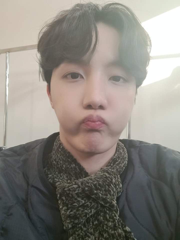 Amie_ee's tweet photo. #생일축하해_제이홉 chúc mừng sinh nhật Tiểu hy vọng của ARMY 🥳 
#JhopeDay 
#제이홉 https://t.co/spohQ0JeWV