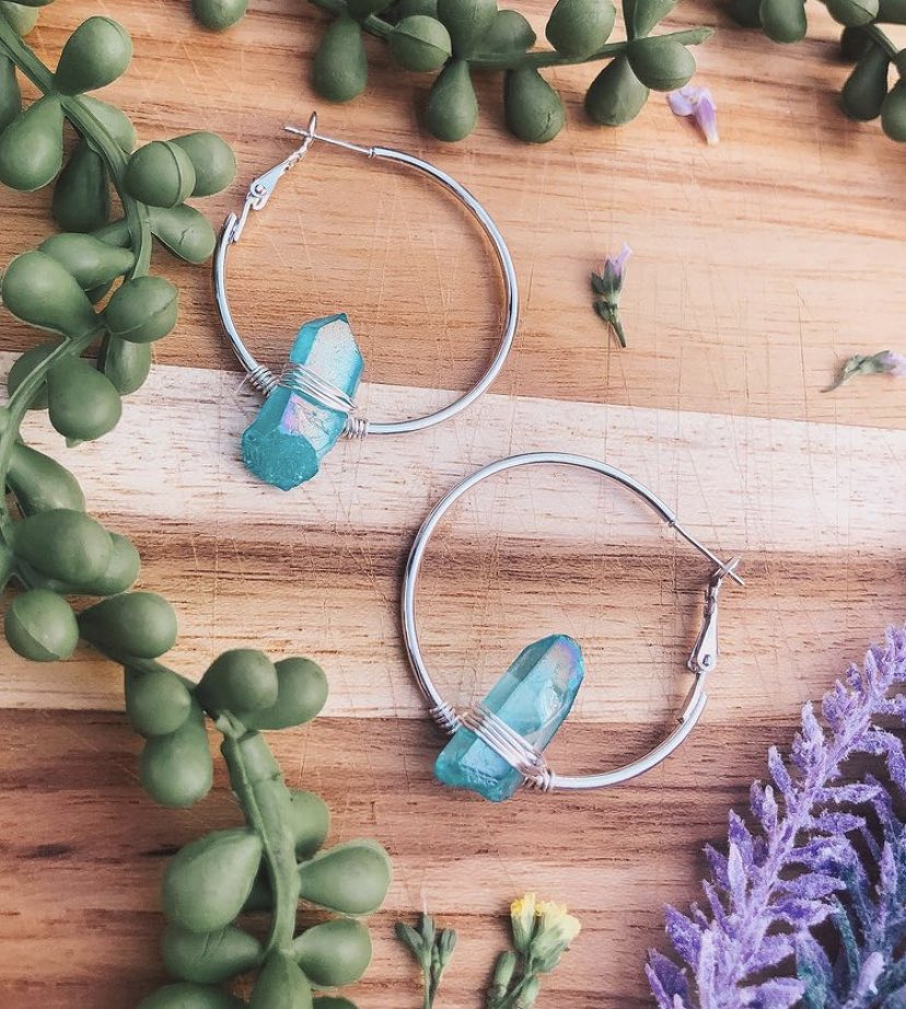 Hi bebes! Since we’ve been iced in &amp; I had to postpone my update for the week I decided to add a 30% off coupon to my shop!

Use code SNOWY30 for 30% off your entire purchase ~

Lots of Custom hoops available! 
More info on them below and on website!

lunarlanaart.bigcartel.com/category/surpr…