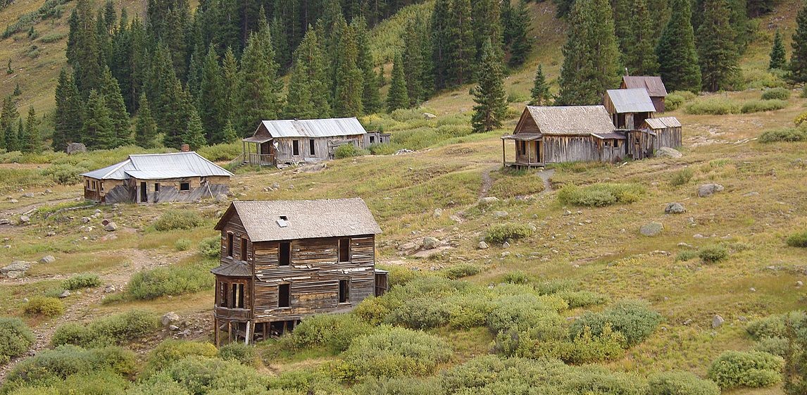 tuCpakoa's tweet photo. Au Colorado, il y a plus de villes fantômes que de villes actives !
Cet état compte en effet plus de 600 villes fantômes contre 270 villes habitées.

https://t.co/Fqt5SKuMkm https://t.co/0MDJGcCq8h