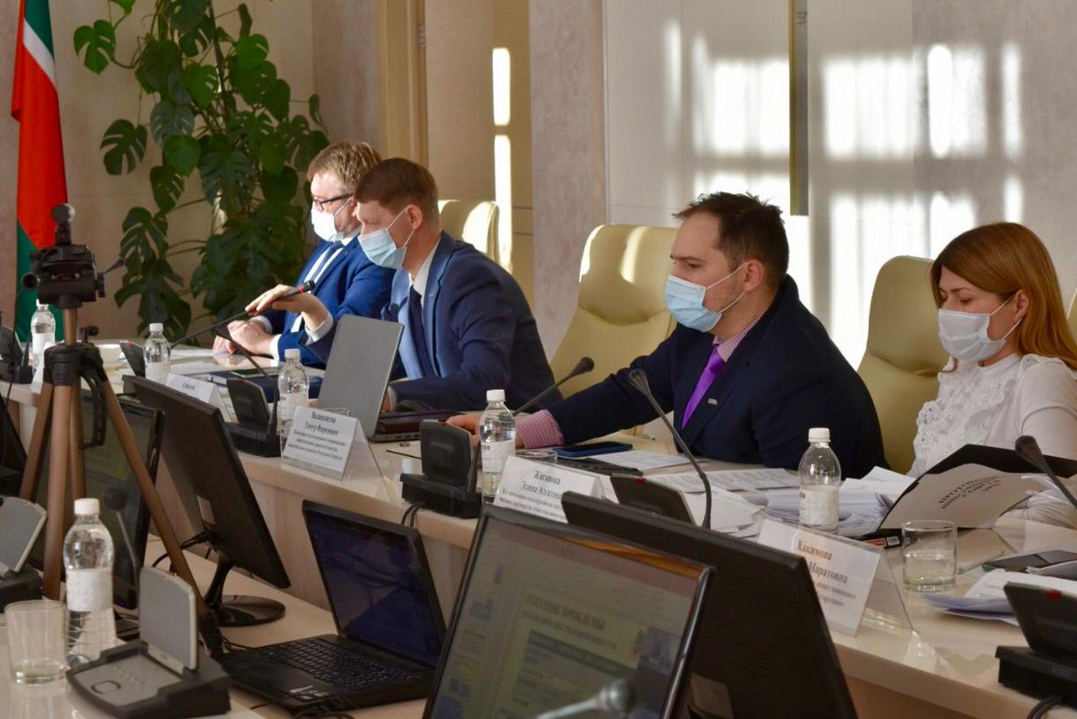 Межведомственное обсуждение новых и пересмотр уже действующих в Татарстане инвестпроектов для дальнейшего их вынесения на Инвестиционный совет республики, который традиционно проходит под председательством Президента Татарстана Рустама Минниханова.