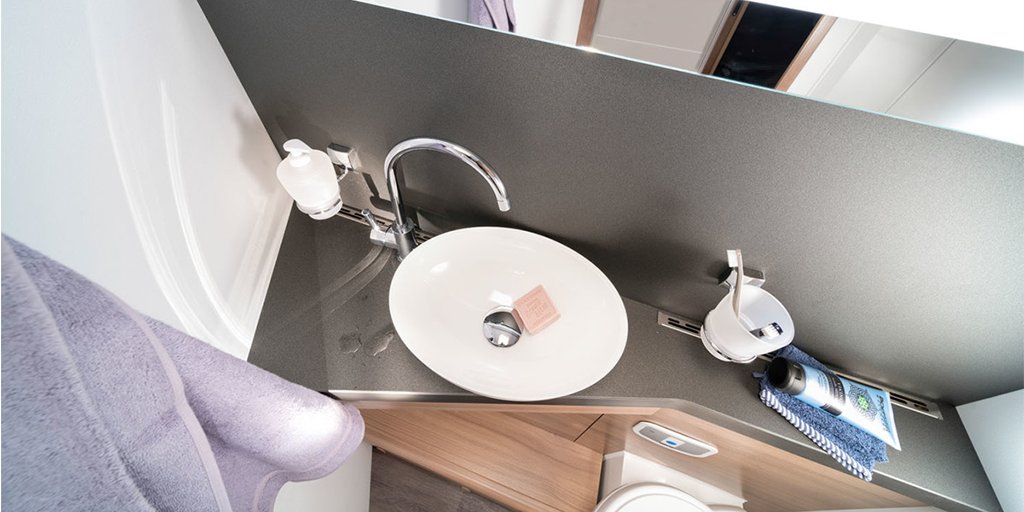 Klasikler aslını yaşatır! 🌍 Çok yönlülüğüyle gelen yenilenmiş Matrix Axess, uzun ve heyecanlı yolculukların vazgeçilmezi olmaya geliyor. Üstelik Fiat Ducato veya Citroën Jumper model seçenekleriyle performans düzeyini arşa çıkarıyor. 

#adria #nngrup #karavan #kamp