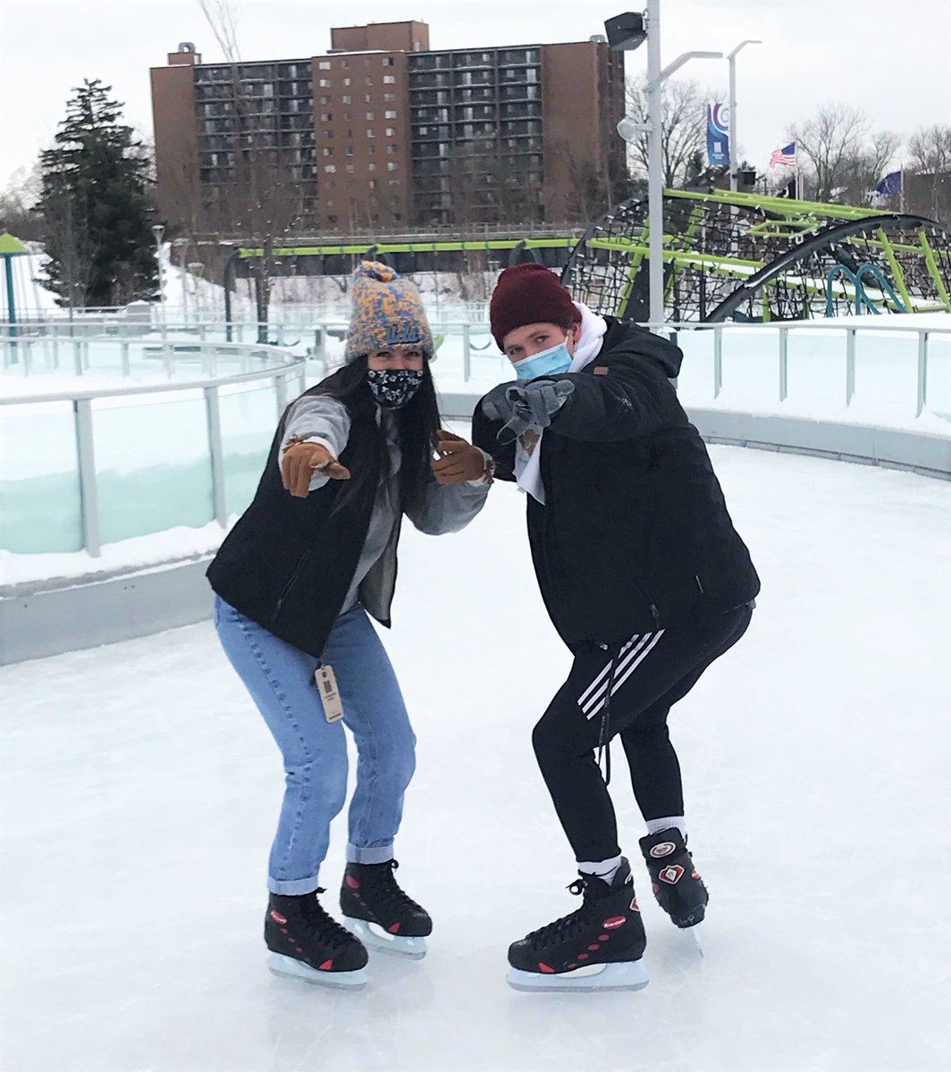 HolyCrossND's tweet photo. Holy Cross College students took a little break from the books to enjoy ice skating at Howard Park in downtown South Bend!
#winterfun
#saintsmaskup https://t.co/7AZi1r9qee