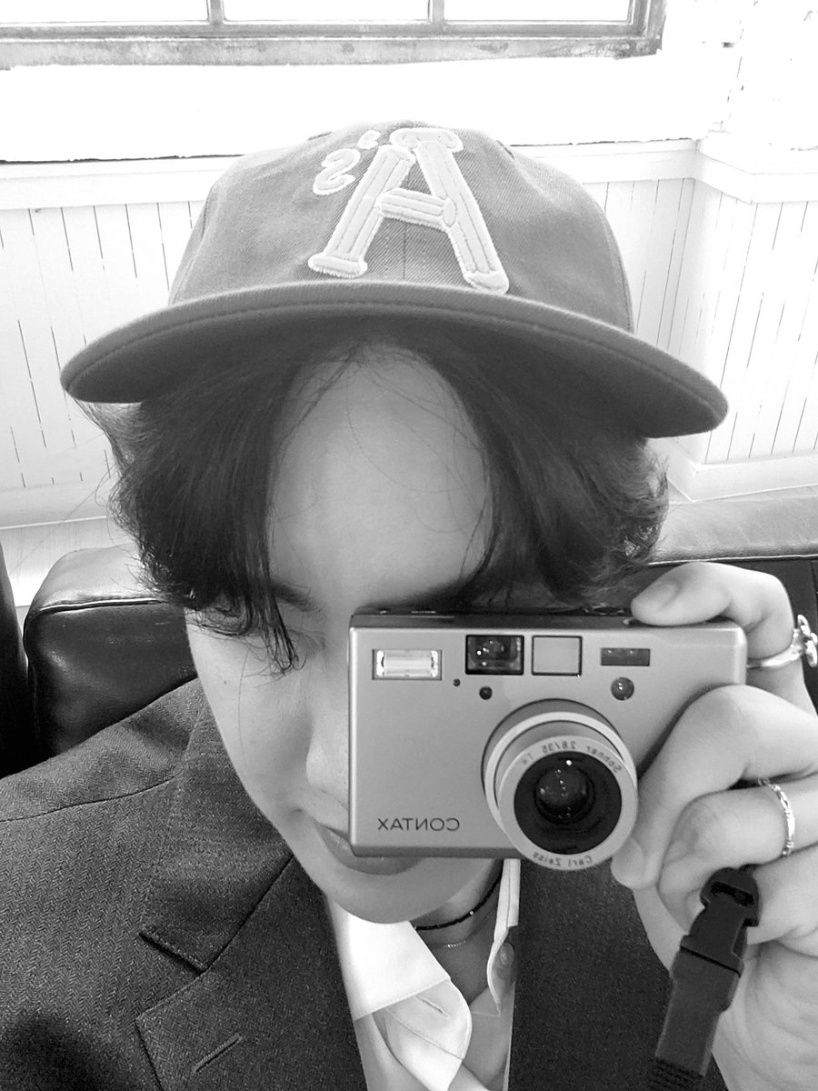 pinariio77's tweet photo. HAAAAAAPPY BIRTHDAAAAAAAY 
#Hobi 
#JhopeDay https://t.co/Grwa2VwaGK