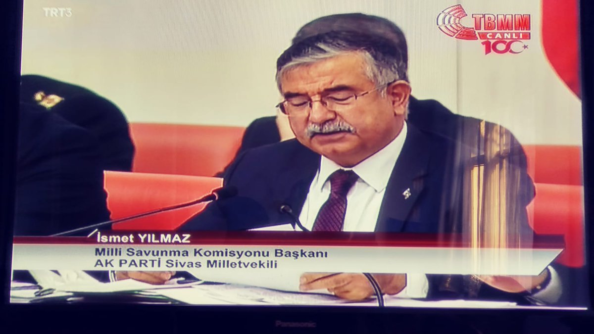 Hadi_Oradannn's tweet photo. @yilmaz_ismet58 
Sayın vekilim, 
Madem biz engelli öğretmenlerin atanmasına "Yüce Meclismizde" deyindiniz, İKİ BİN dalı koparılmış fidan sizlerden, can suyu bekliyor.Bir dönem Bakanlığını yaptığınız MEB, 500 kontenjan vererek, kimimizi ayazda, kimimizi çöllerde bıraktı.500Yetmez! https://t.co/yaUYCZZdhB