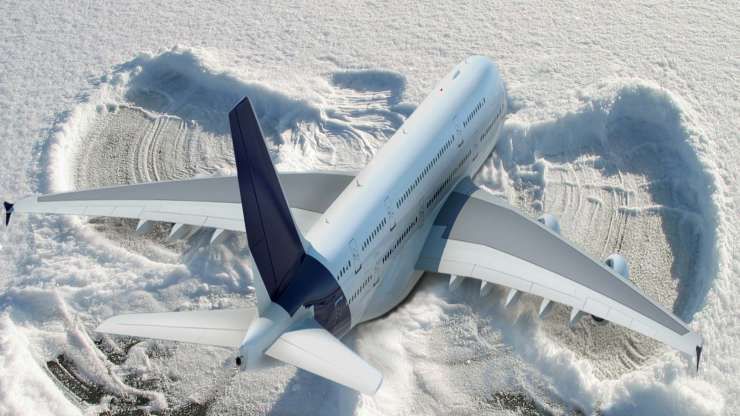 Grounded Plane Makes Snow Angel On Tarmac bit.ly/2NEF700