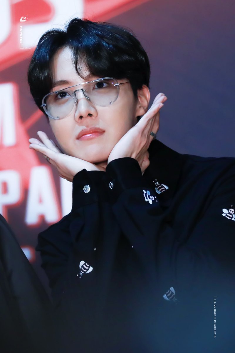HOPEYES218's tweet photo. 행복하세요✨

#JHOPE #HappyJHOPEday 
@BTS_twt https://t.co/K20hS4RDpN