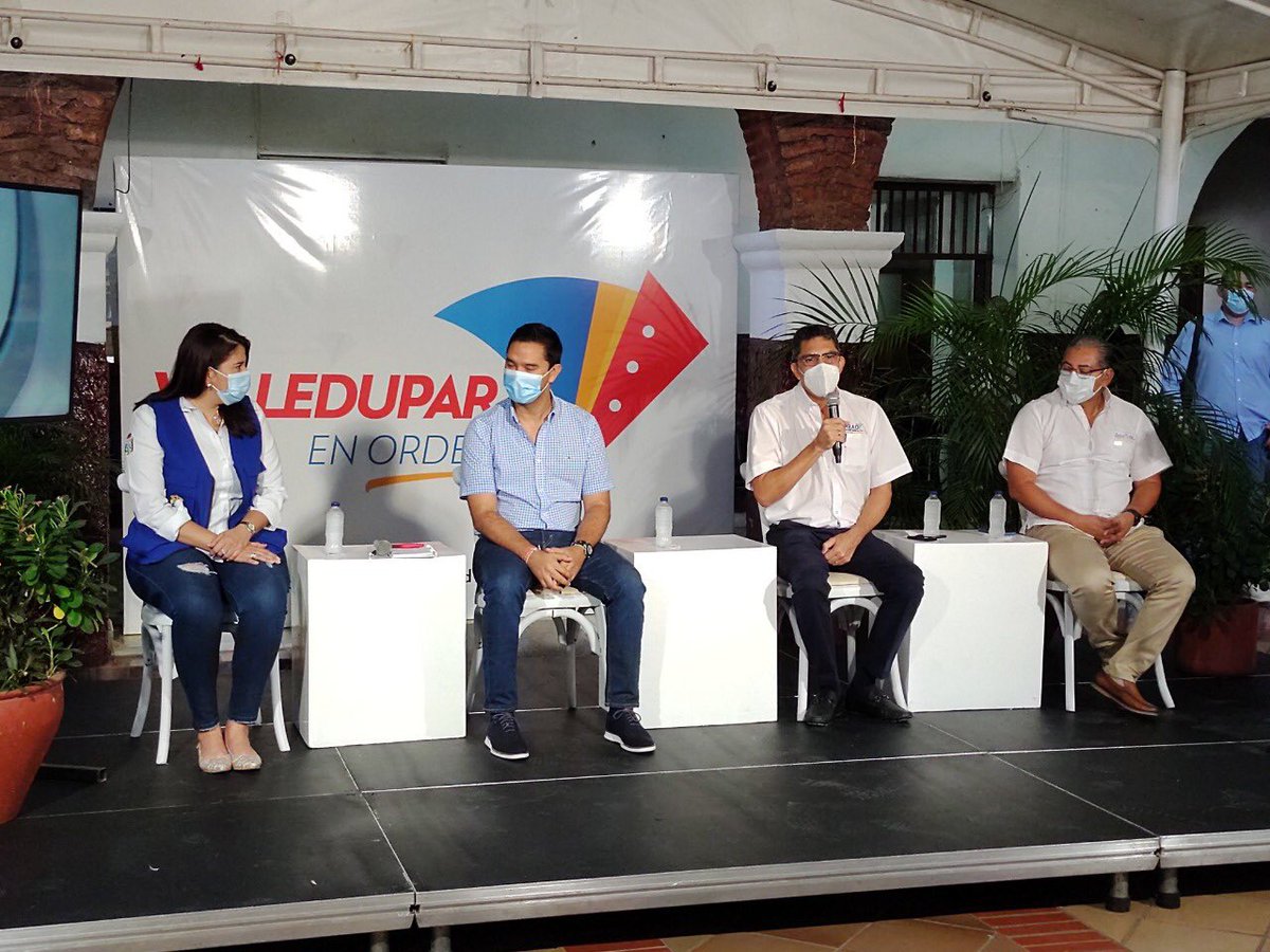 El_Pilon's tweet photo. #VacunaciónValledupar 💉”Los primeros en vacunarse serán los profesionales de la salud del Instituto Cardiovascular del Cesar", aseguró Helmer Jiménez, gerente del HEAD. https://t.co/uOodXFKFyY