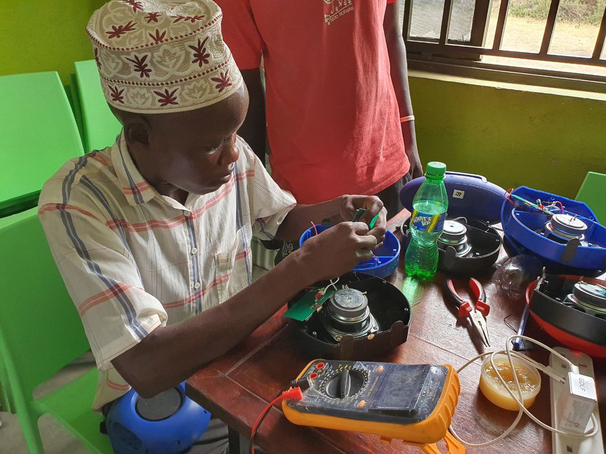 With #ASKotec taking 'Access to Skills &amp; Knowledge' to new levels of #OpenTech Co-Creation! #RepairCafé as a form of #peacebuilding: #ASKnet media &amp; community development <a href="/platformngo/">Platform Africa</a> &amp; <a href="/WeAreYEF/">Youth Empowerment Foundation</a> in action. <a href="/ears_ug/">EarsUG</a> <a href="/CrossBorderNet1/">Cross Border Network</a> <a href="/RadioPacisnews/">Radio Pacis</a> <a href="/vilsquare/">Vilsquare</a> <a href="/weareGIG/">Global Innovation Gathering</a> <a href="/BMZ_Bund/">Bundesentwicklungsministerium</a>