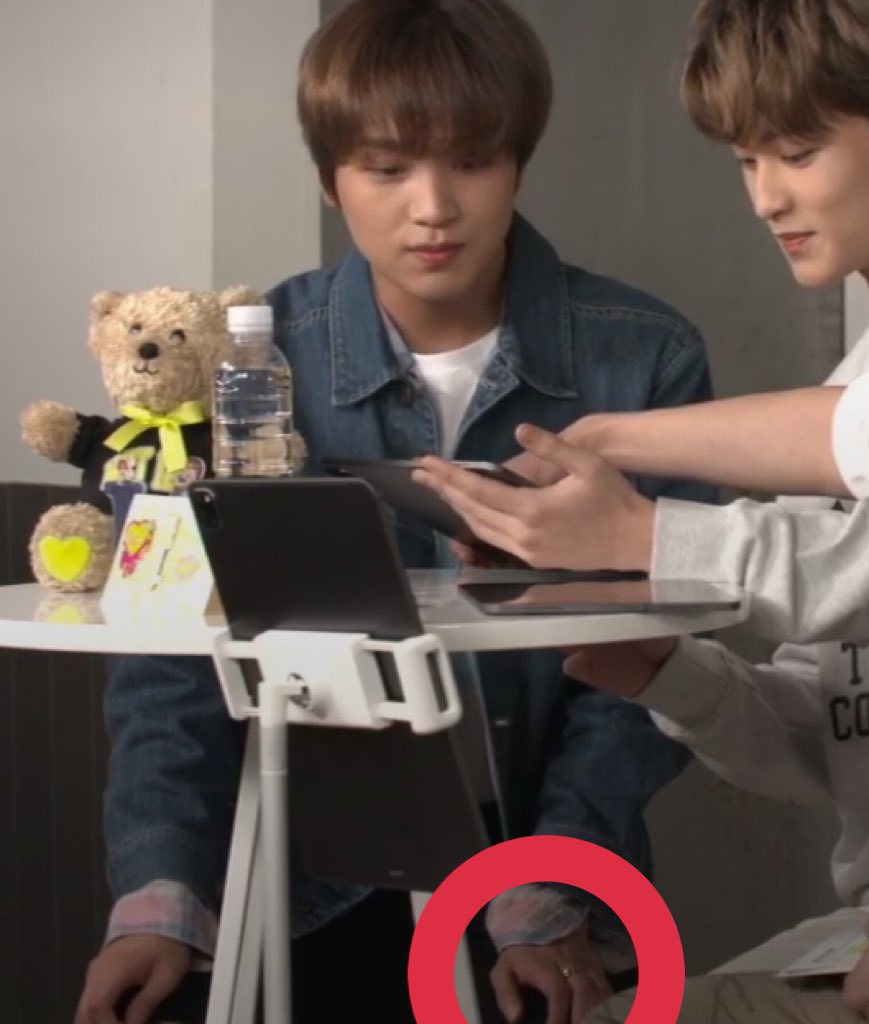 markhyuck_zone's tweet photo. dream friendship rings????? https://t.co/Z3haZozNHG