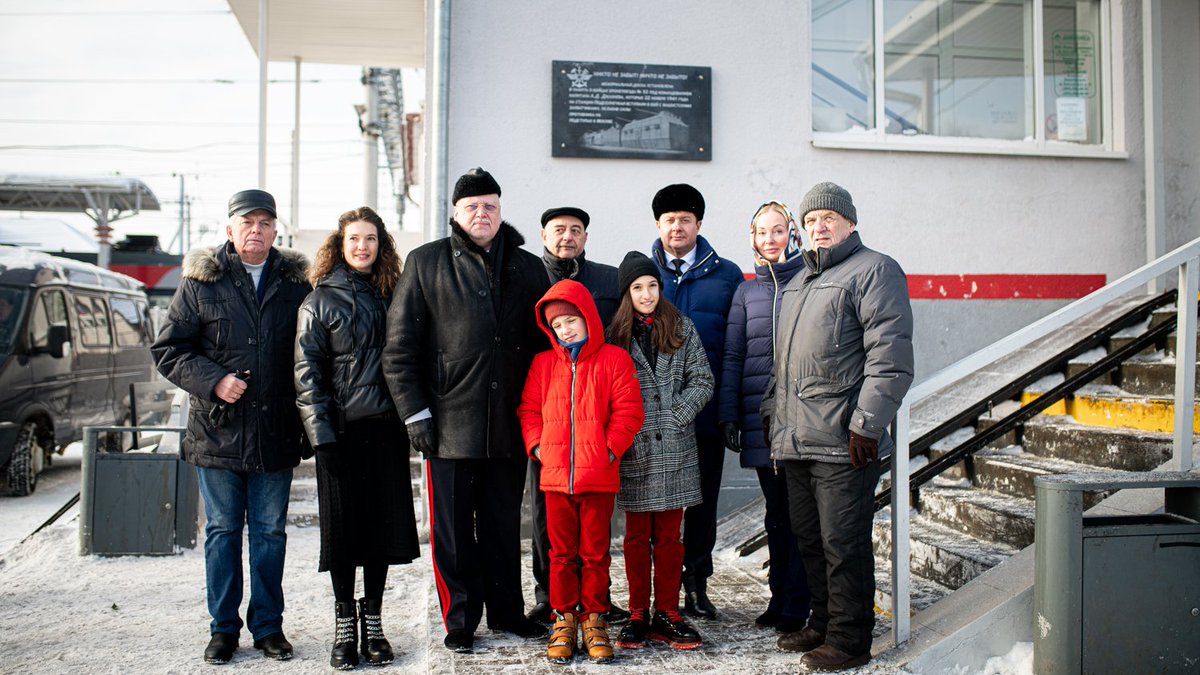 v_slepcov's tweet photo. Остановив 22 ноября 1941 года наступление немецких танков на нашей станции Подсолнечная, 53-й бронепоезд вместе с капитаном Алексеем Давидовичем Джахиевым не только вписали свое имя в историю как пример искреннего мужества и отваги, но и смогли внести неоценимый вклад в Победу. https://t.co/WJPwQo7diL