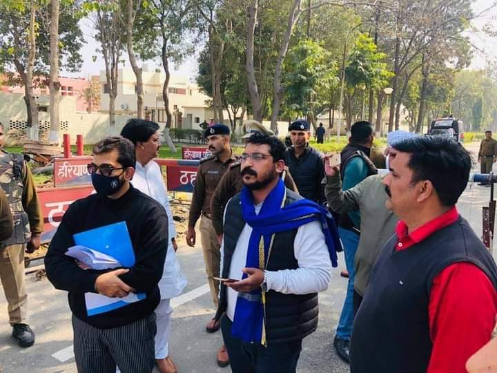pawankumarLoni_'s tweet photo. @BhimArmyChief Advocate. chandrashekhar  Azad ji @AzadSamajParty president with his Legal team has reached Karnaal to meet Navdeep Kaur in Jail
#ReleaseNavdeepKaur  
@VinayRatanSingh 
@Kamalwalia_
@BudhVeeresh 
@MoollRaj 
@SanjayBhagatSi1 
@gulshankumar050
@DalotraAshwani https://t.co/y52gy8kH0C