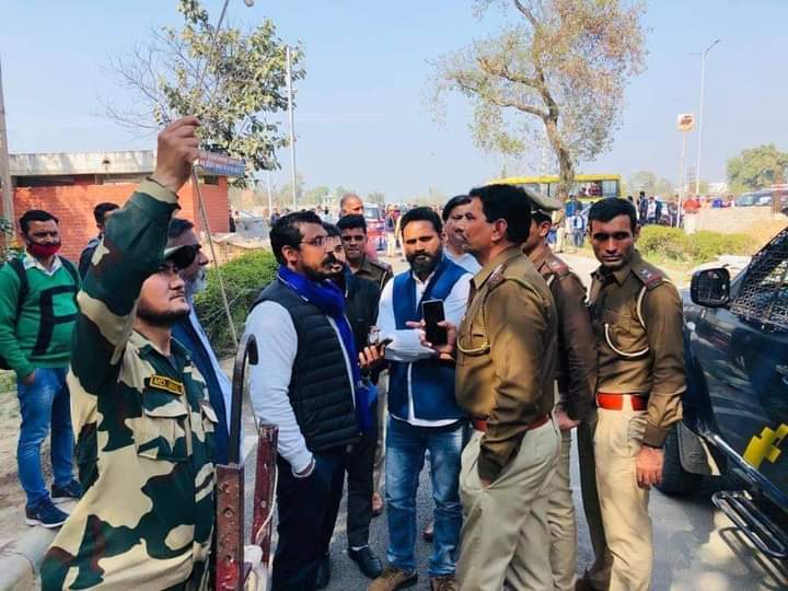 pawankumarLoni_'s tweet photo. @BhimArmyChief Advocate. chandrashekhar  Azad ji @AzadSamajParty president with his Legal team has reached Karnaal to meet Navdeep Kaur in Jail
#ReleaseNavdeepKaur  
@VinayRatanSingh 
@Kamalwalia_
@BudhVeeresh 
@MoollRaj 
@SanjayBhagatSi1 
@gulshankumar050
@DalotraAshwani https://t.co/y52gy8kH0C