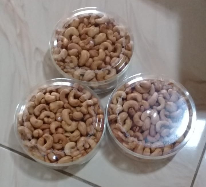 🍀GIVE AWAY
Merapat yuk..
Ada 10 bks kacang mete  sbg hadiah. Masing2 1 bks yaa tidak boleh nambah  🤣🤣🤣
caranya follow akun @mbakGendhis
Retweet dan like postingan ini.
(Jgn lupa ss nya)
Ajak teman-teman kalian.

GA akan ditutup besuk malam jam 8/9